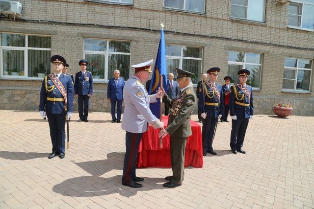 Ветеранам омского УФСИН вручили Знамя ветеранской организации