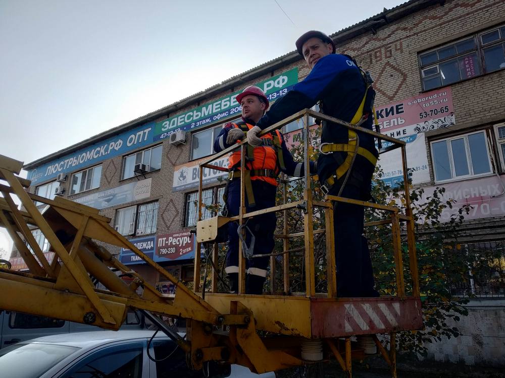 «Несём свет людям». Работники «Омскэлектро» вновь поедут восстанавливать энергетику в Стаханов
