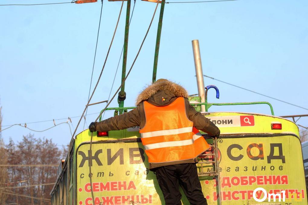 Ужасные тротуары, пыль и старые троллейбусы: житель Минска оказался шокирован Новосибирском