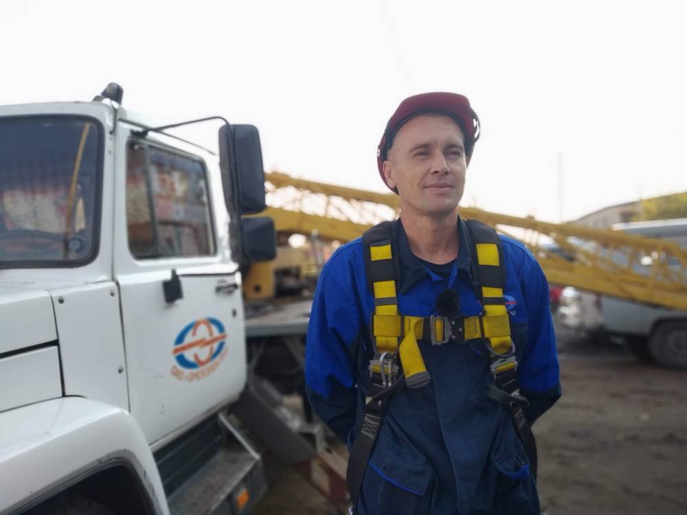 «Несём свет людям». Работники «Омскэлектро» вновь поедут восстанавливать энергетику в Стаханов