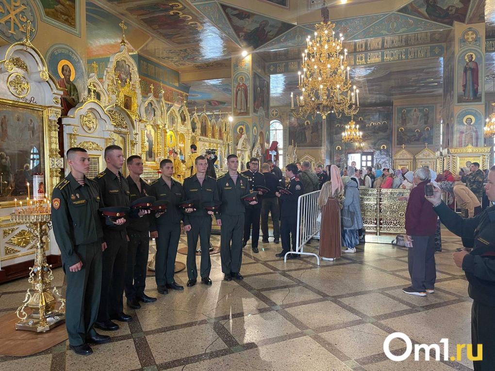 Это событие ждали 100 лет: новосибирцы прикоснулись к святому ковчегу экс-патриарха Русской Церкви
