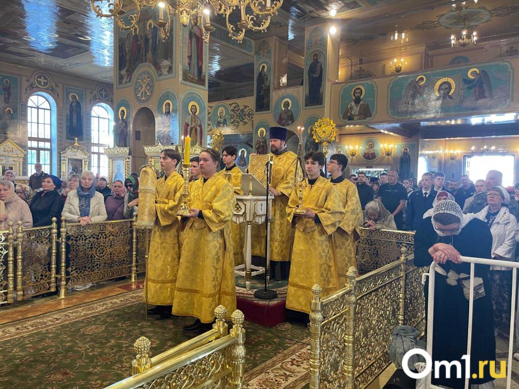 Это событие ждали 100 лет: новосибирцы прикоснулись к святому ковчегу экс-патриарха Русской Церкви