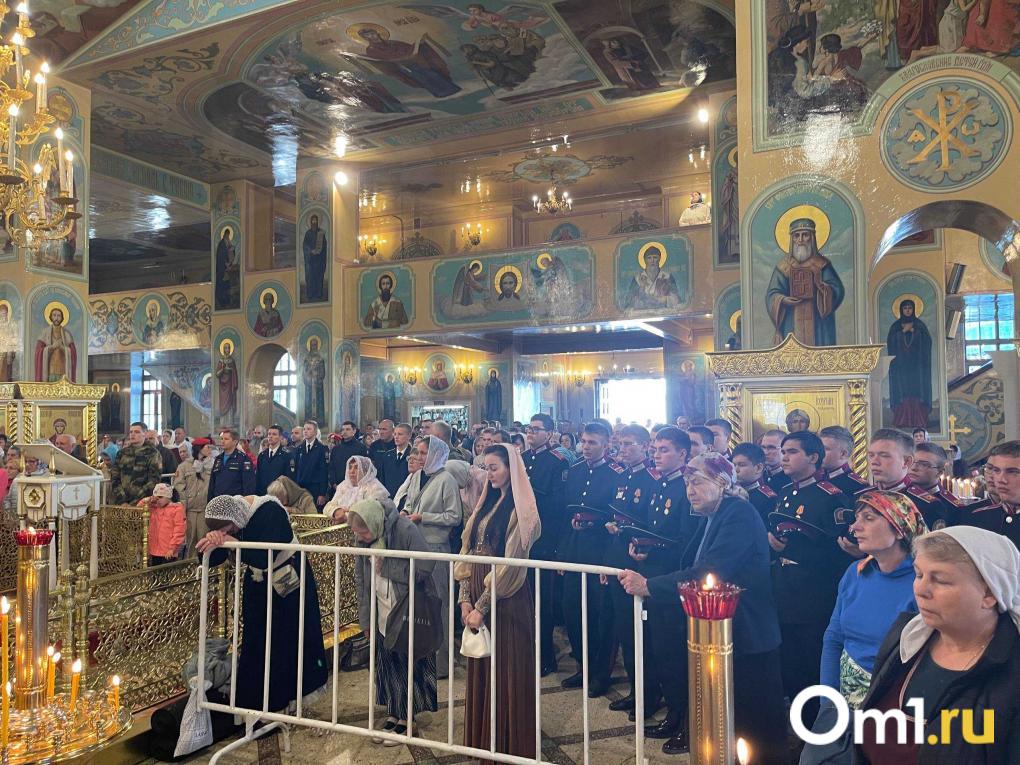 Это событие ждали 100 лет: новосибирцы прикоснулись к святому ковчегу экс-патриарха Русской Церкви