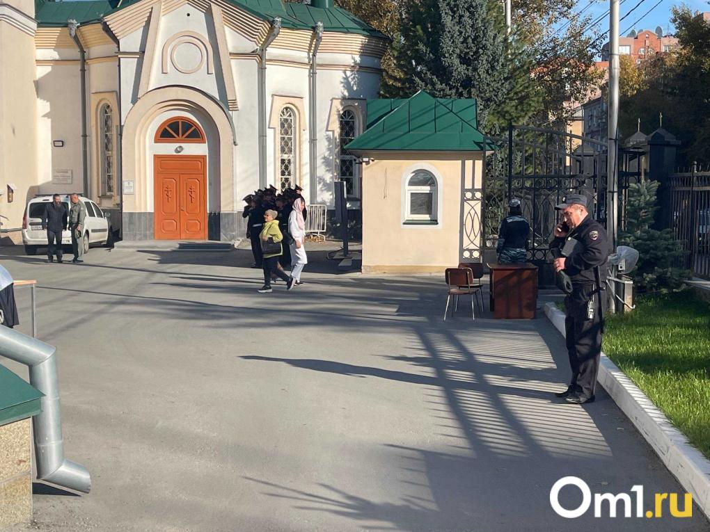 Это событие ждали 100 лет: новосибирцы прикоснулись к святому ковчегу экс-патриарха Русской Церкви