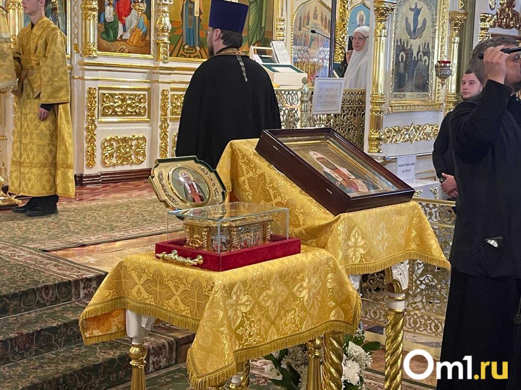 Это событие ждали 100 лет: новосибирцы прикоснулись к святому ковчегу экс-патриарха Русской Церкви