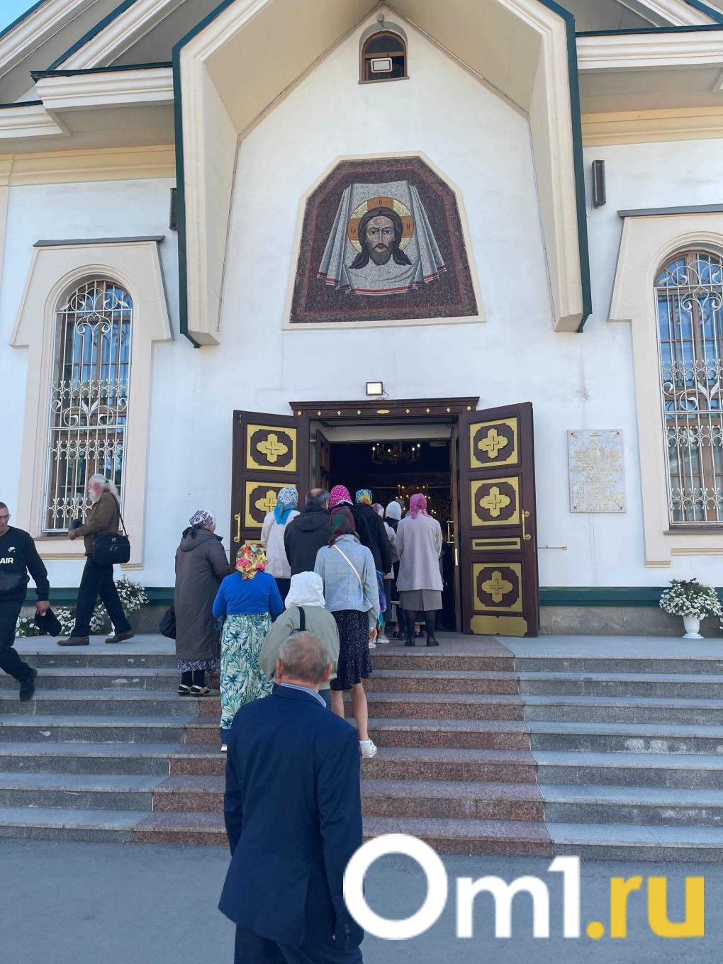 Это событие ждали 100 лет: новосибирцы прикоснулись к святому ковчегу экс-патриарха Русской Церкви