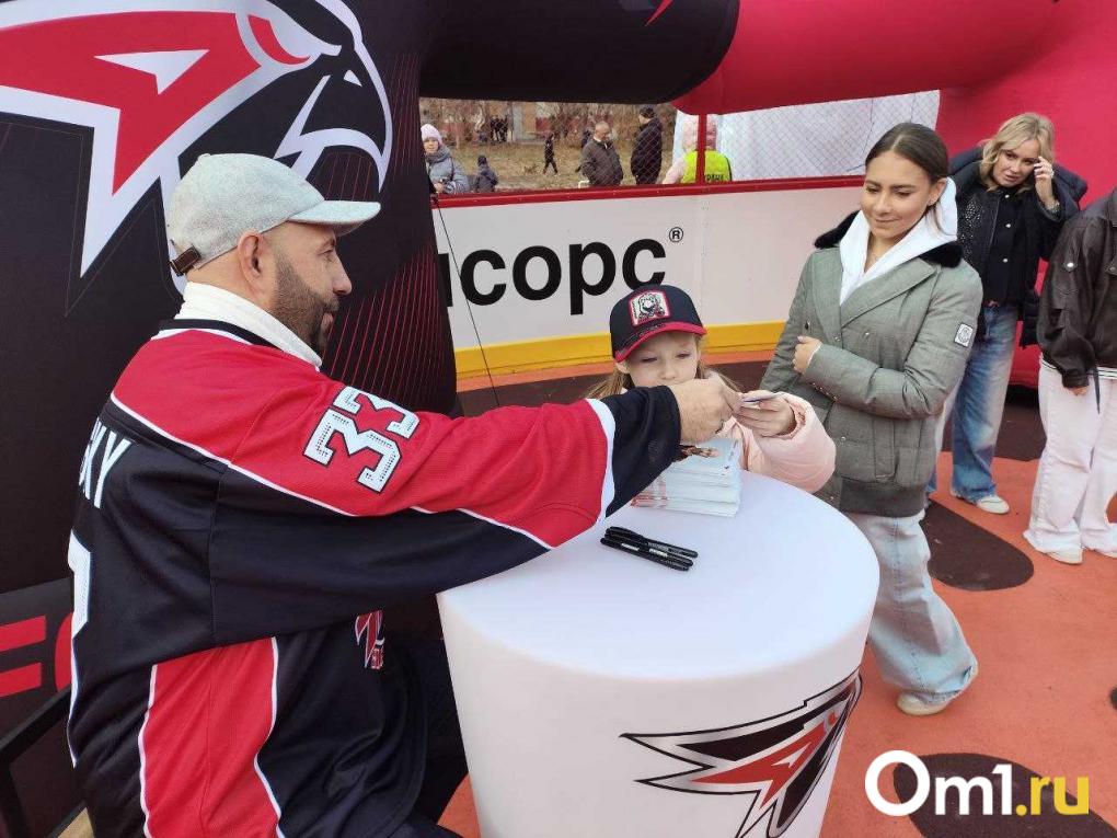 «Это начало большого пути»: в Омске открылась хоккейная коробка имени Максима Сушинского