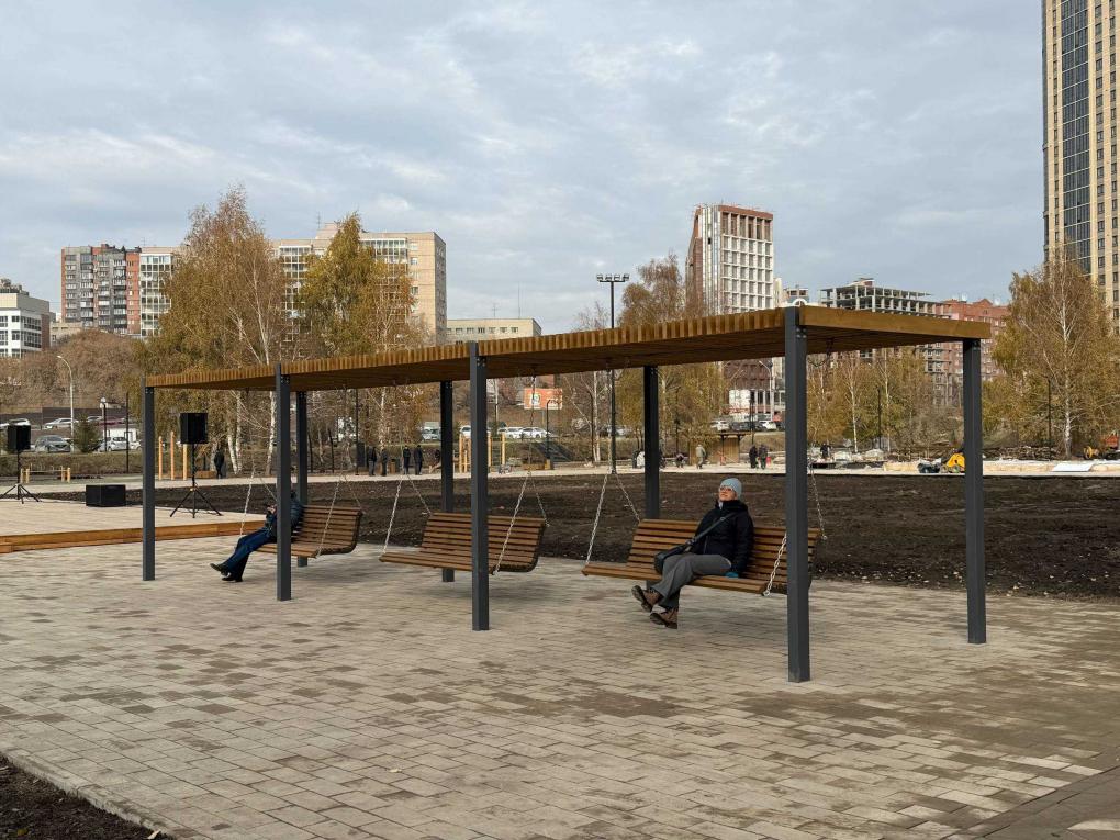Зелёный остров в центре города: На пересечении Ипподромской и Кирова открылся новый парк