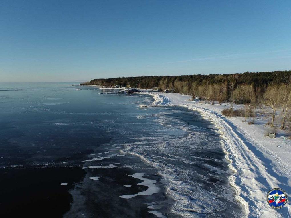 Рыбакам станет безопаснее: над Обским морем в Новосибирске запустили спасательный дрон