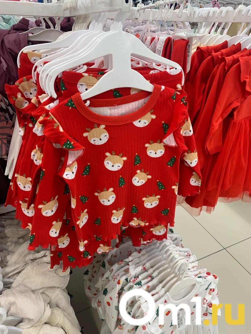 Ёлки на любой вкус и тонны игрушек — показываем, какие новогодние товары заполнили магазины Новосибирска