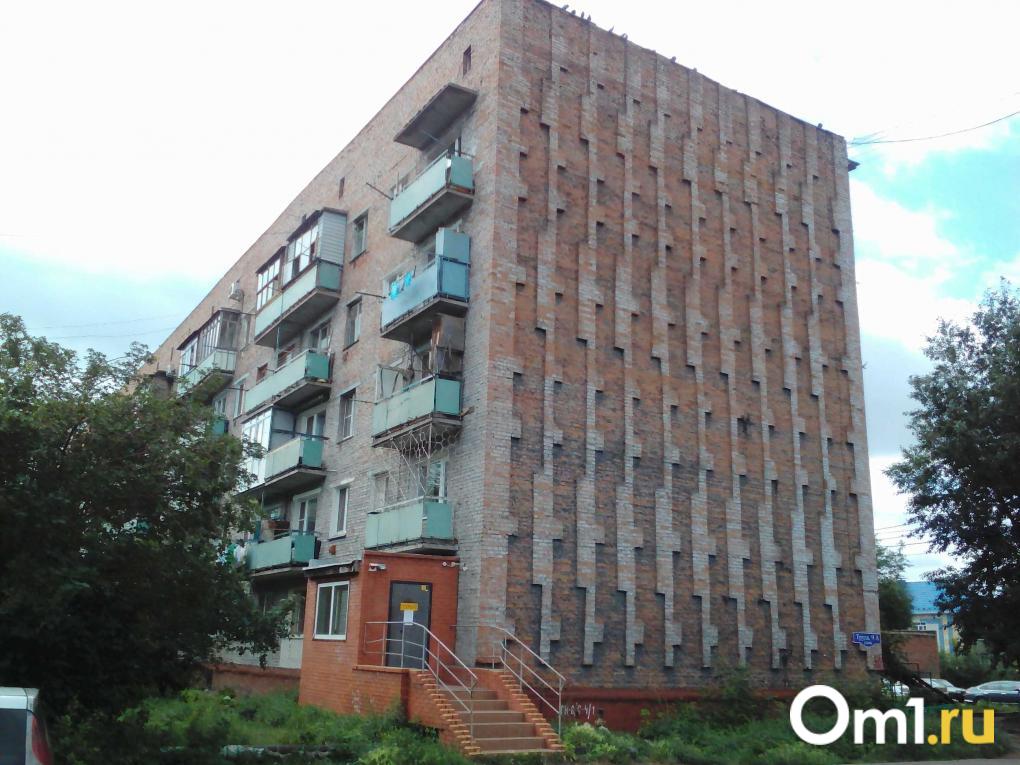 Жертва роковой квартиры. Как в омском подъезде пытались заживо сжечь человека