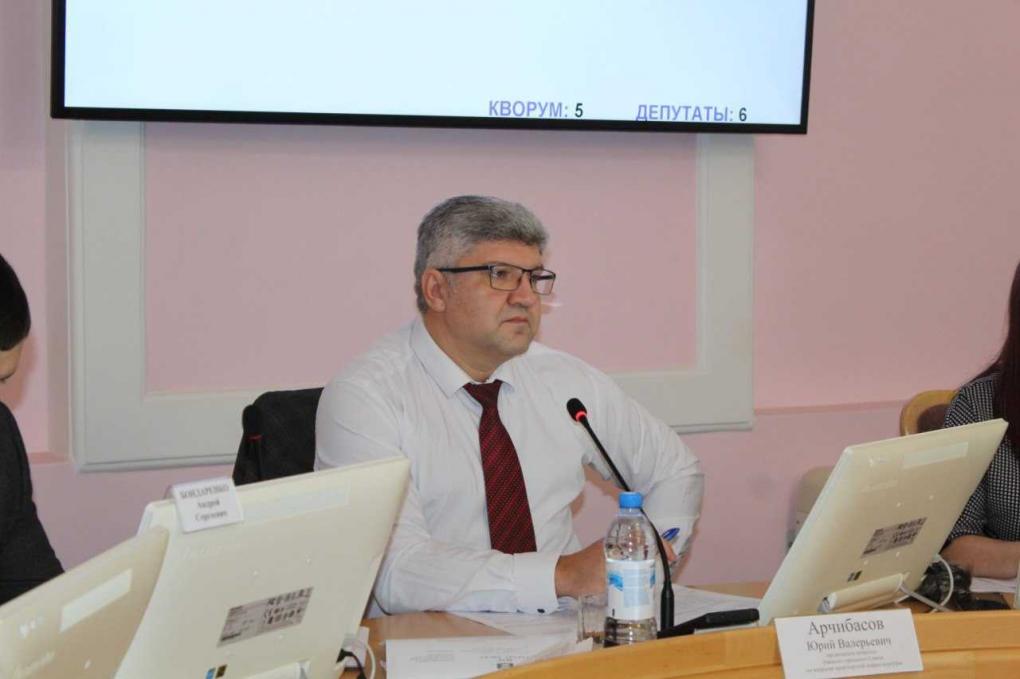 Парковки, «зайцы» и «Газели»: интервью с главой комитета Горсовета по транспорту