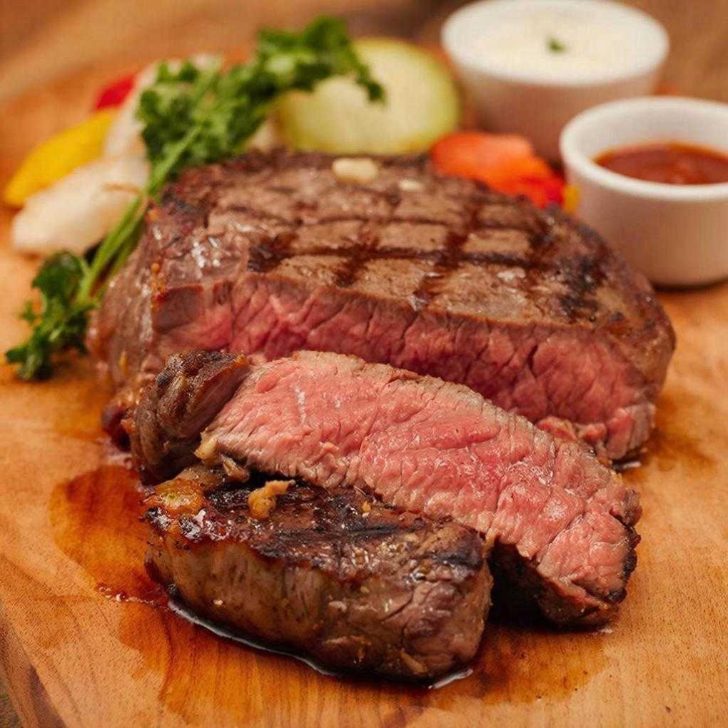 Это мясо ценилось с древности — 7 деликатесов из конины, которые украсят стол и удивят гостей на Новый год-2026