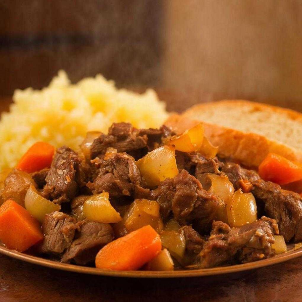 Это мясо ценилось с древности — 7 деликатесов из конины, которые украсят стол и удивят гостей на Новый год-2026