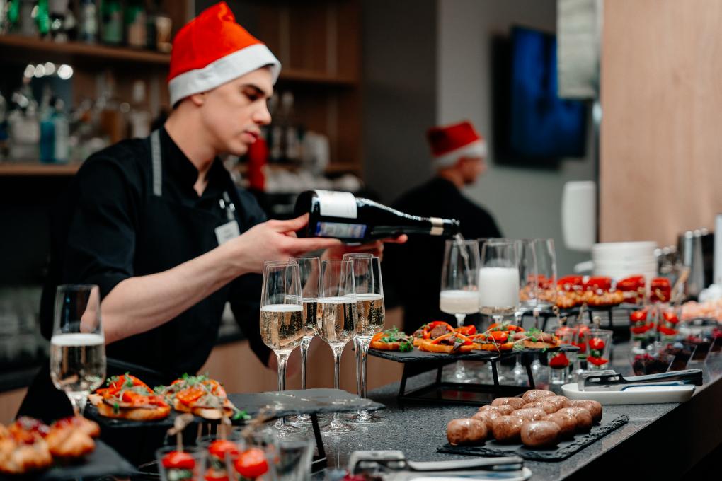 К полёту в Новый год готовы: корпоратив в отеле Cosmos