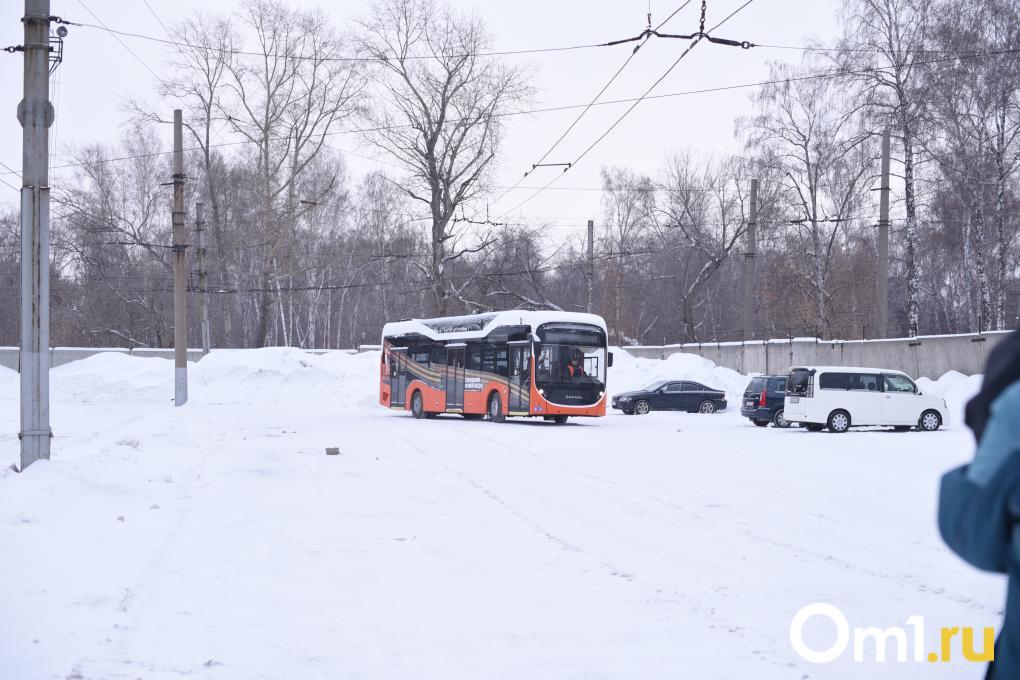 Новый троллейбус «Синара» анонсировали в Новосибирске: телевизор с картой и проезд 40 км без проводов