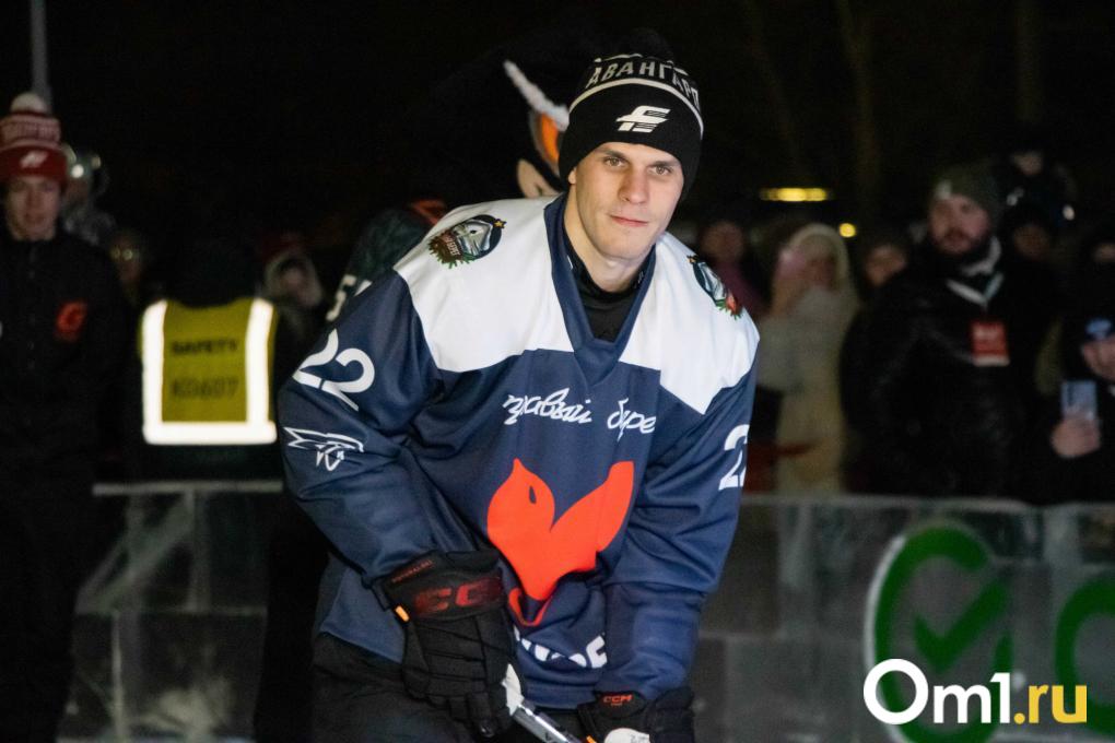 Мастер-шоу «Авангарда» и торт-памятник: у СКК Блинова открылся каток