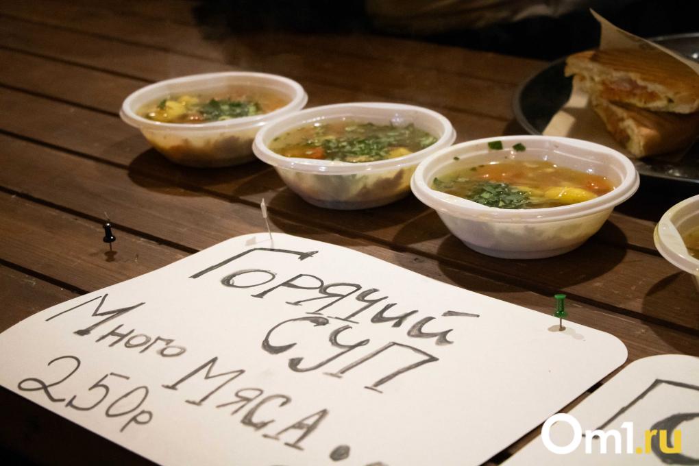 Мастер-шоу «Авангарда» и торт-памятник: у СКК Блинова открылся каток