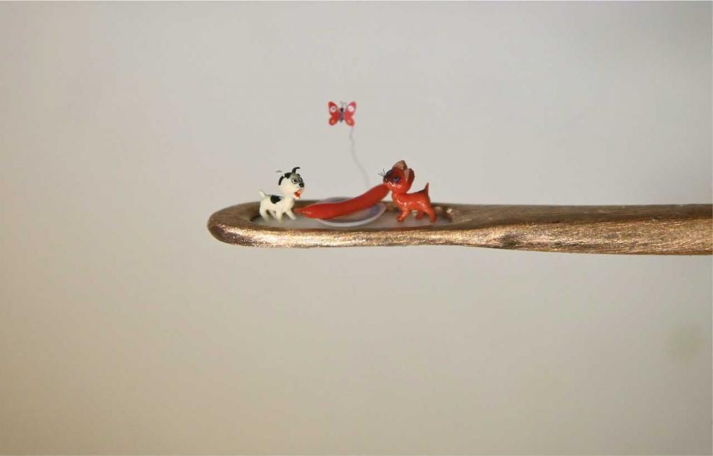 Бесконечность на кончике иглы: как мастер из Новосибирска создаёт композиции в игольном ушке