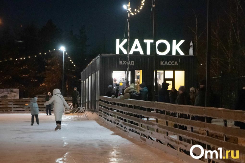 Тёплая сцена, ёлочки и каток: в Омске дали старт «Зимнему Любинскому-2026»