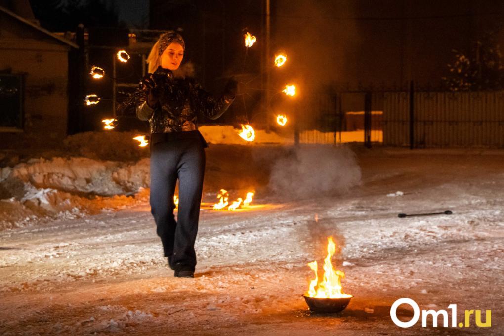 Тёплая сцена, ёлочки и каток: в Омске дали старт «Зимнему Любинскому-2026»