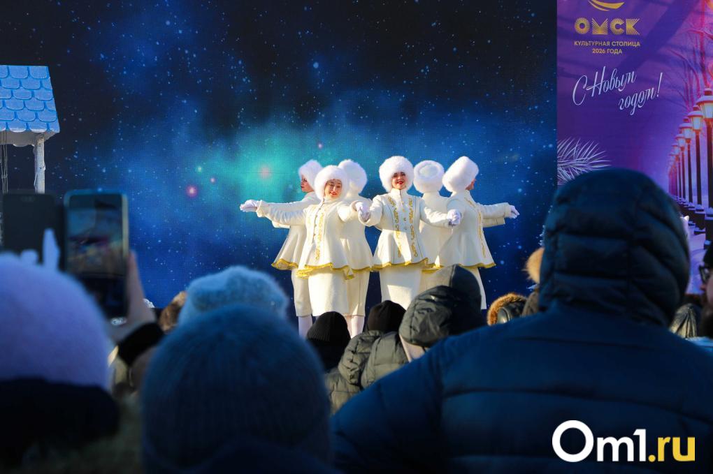 Зажгли звезду: в Омской крепости открыли главную городскую ёлку