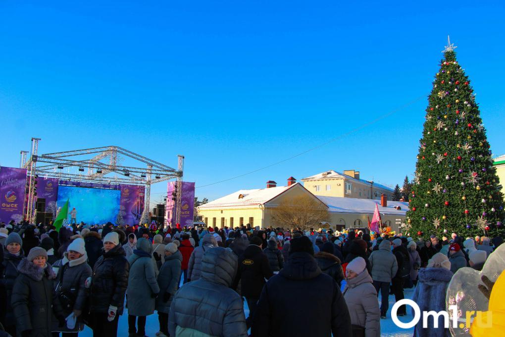 Зажгли звезду: в Омской крепости открыли главную городскую ёлку