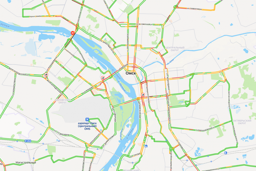 Перед Новым годом Омск сковали пробки. Где больше всего заторов?
