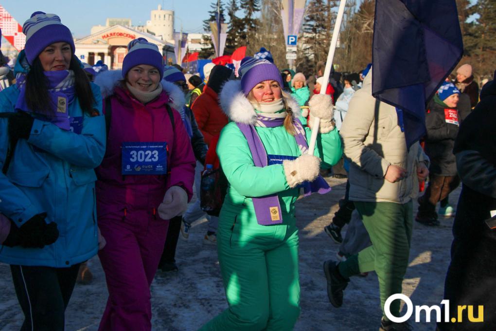 Мороз и солнце, бег чудесный: в Омске прошёл Рождественский полумарафон