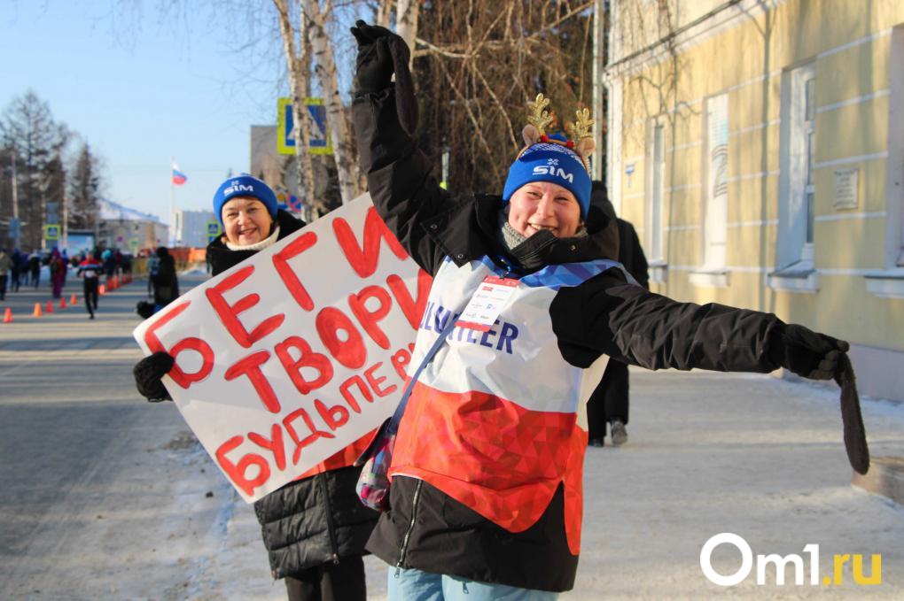 Мороз и солнце, бег чудесный: в Омске прошёл Рождественский полумарафон