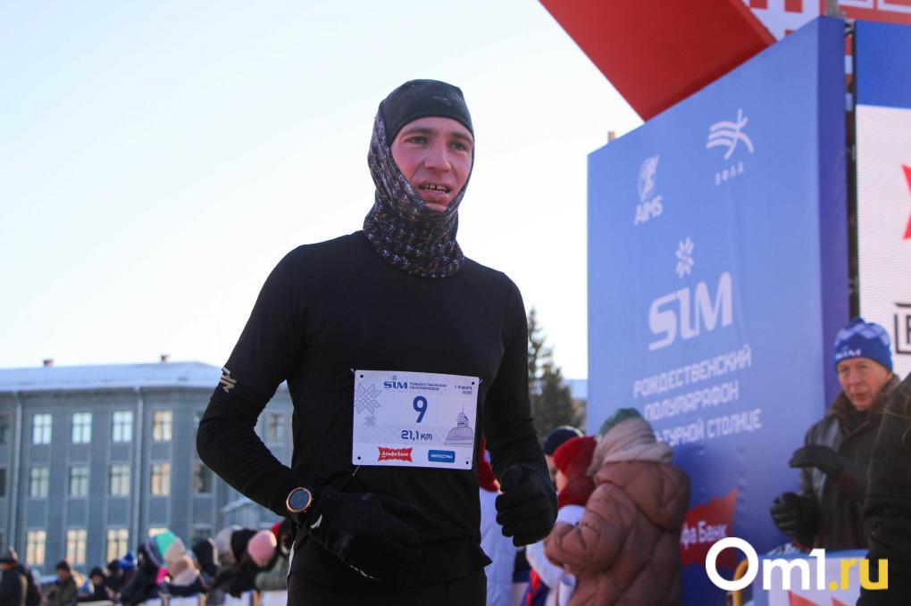 Мороз и солнце, бег чудесный: в Омске прошёл Рождественский полумарафон