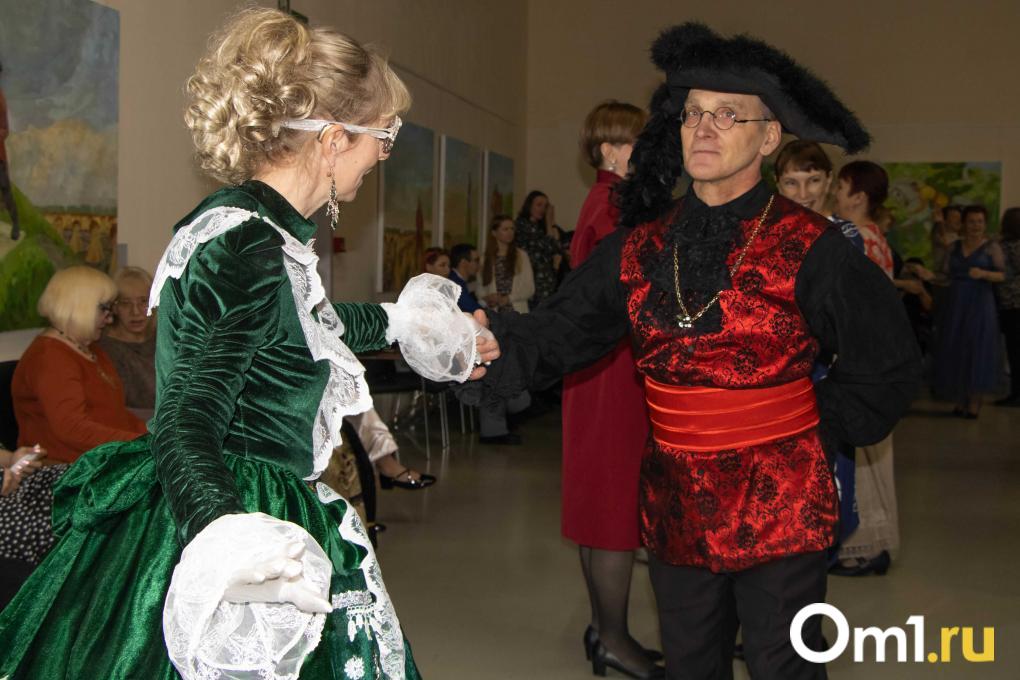 Головокружительно: в Омске провели настоящий бал XIX века