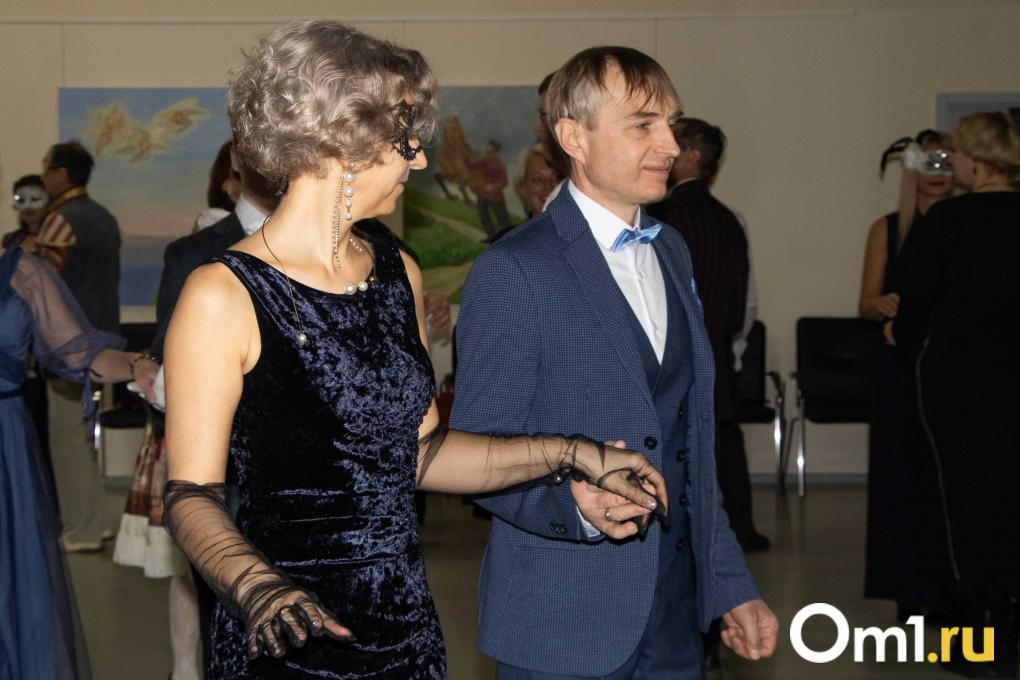 Головокружительно: в Омске провели настоящий бал XIX века