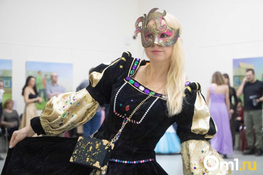 Головокружительно: в Омске провели настоящий бал XIX века