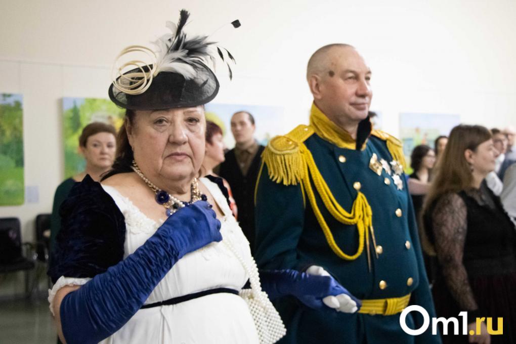 Головокружительно: в Омске провели настоящий бал XIX века
