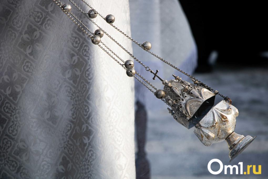 Передвижная колокольня и мороз: как на «Зелёном острове» в Омске освятили купели