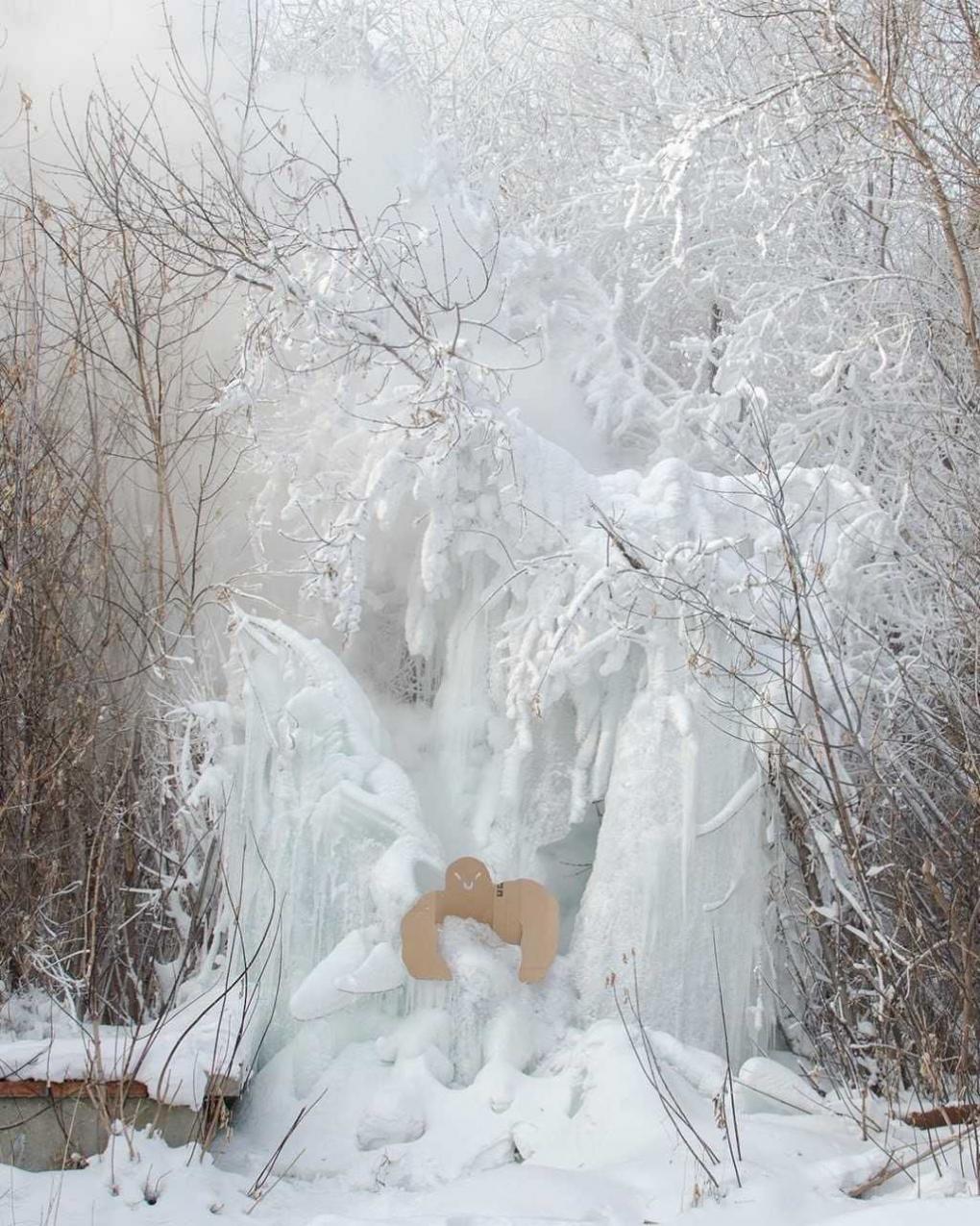 Омские художники создали героя, который ищет точки прорыва теплотрасс