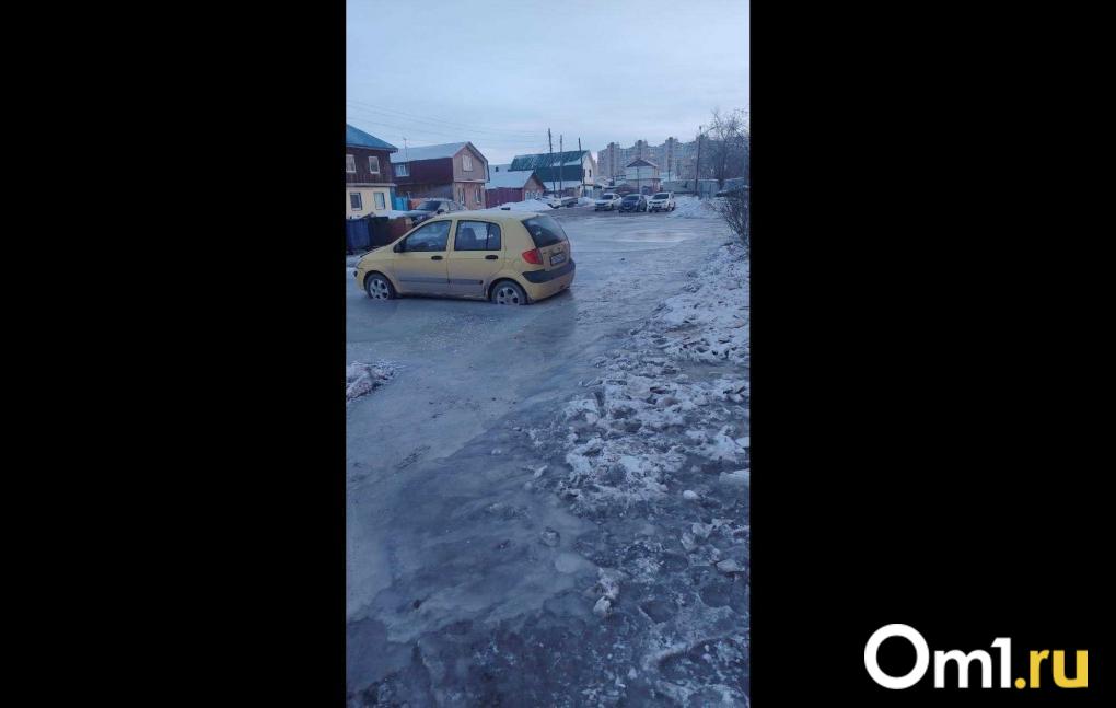 В нескольких районах Омска прорвало трубы с водой