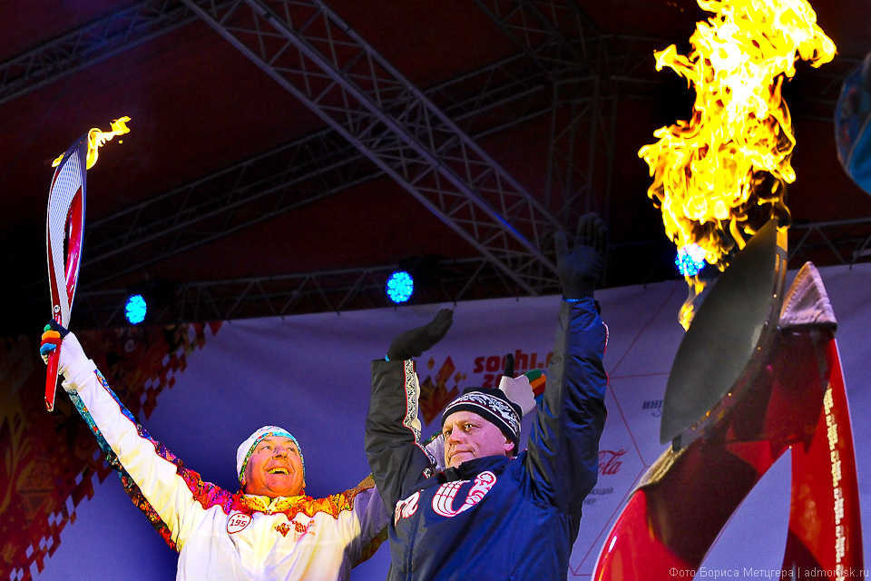 Пять колец и три ножа: как Омск встречал Олимпийский огонь 12 лет назад