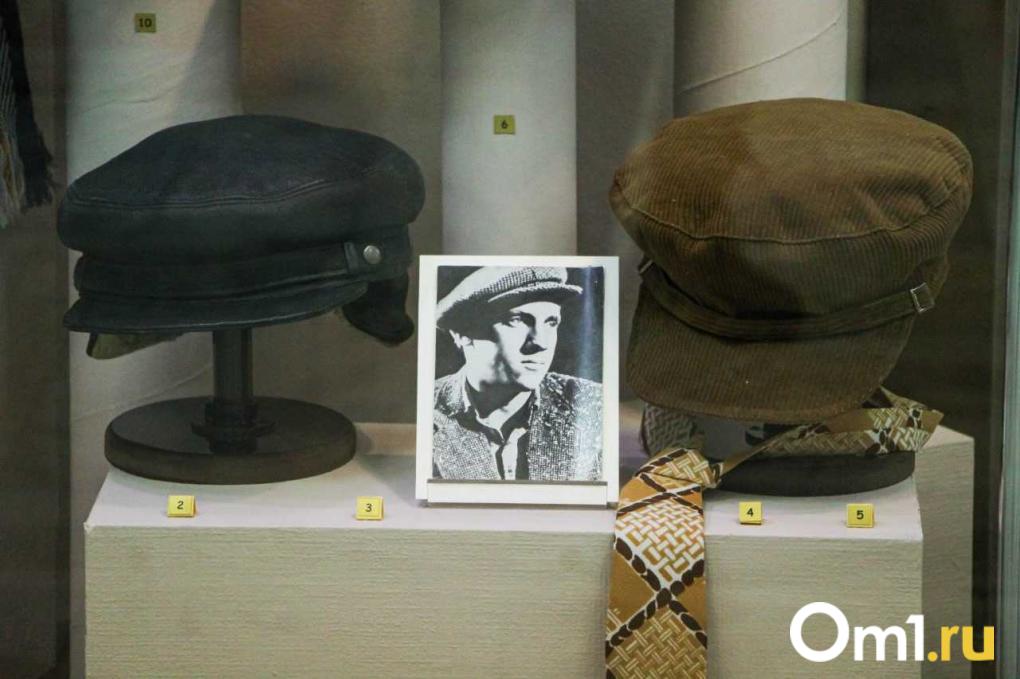 В Омске покажут шапки из пыжика и кролика: почему одни шли, а другие стояли?