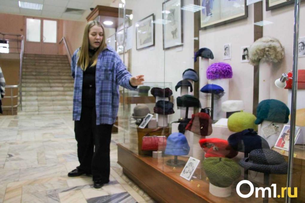 В Омске покажут шапки из пыжика и кролика: почему одни шли, а другие стояли?