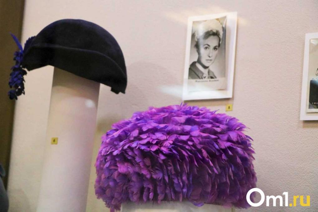 В Омске покажут шапки из пыжика и кролика: почему одни шли, а другие стояли?