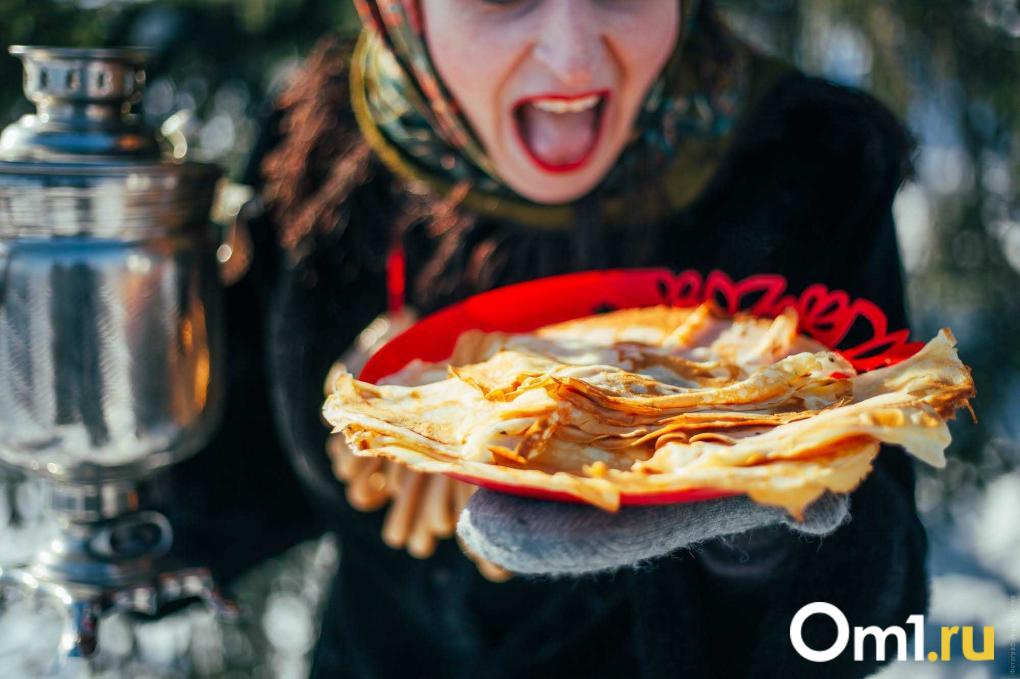 «Балийский» и с игристым: топ интересных начинок блинов из омских бистро