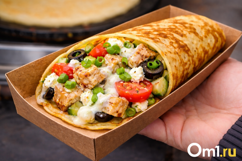 «Балийский» и с игристым: топ интересных начинок блинов из омских бистро