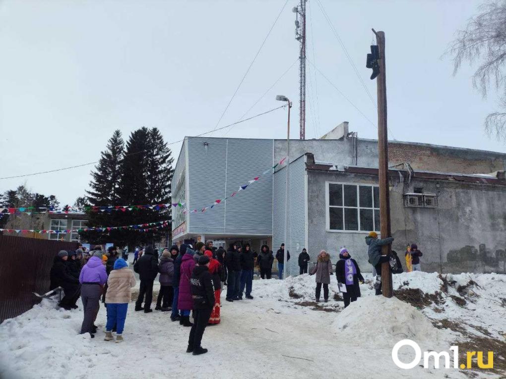 Кулинарный рекорд, ледяной столб и кёрлинг чайниками: в Крутой Горке отпраздновали Масленицу