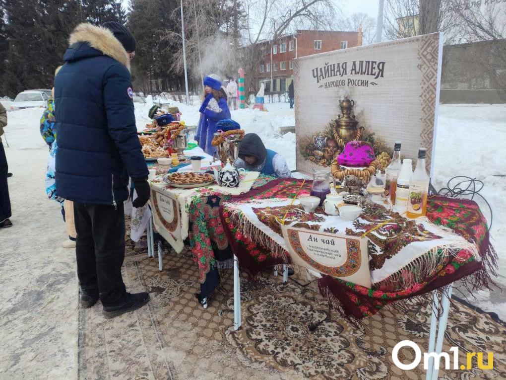 Кулинарный рекорд, ледяной столб и кёрлинг чайниками: в Крутой Горке отпраздновали Масленицу