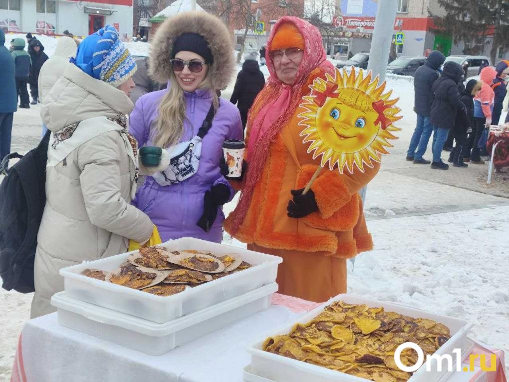 Кулинарный рекорд, ледяной столб и кёрлинг чайниками: в Крутой Горке отпраздновали Масленицу