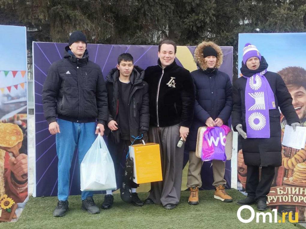 Кулинарный рекорд, ледяной столб и кёрлинг чайниками: в Крутой Горке отпраздновали Масленицу