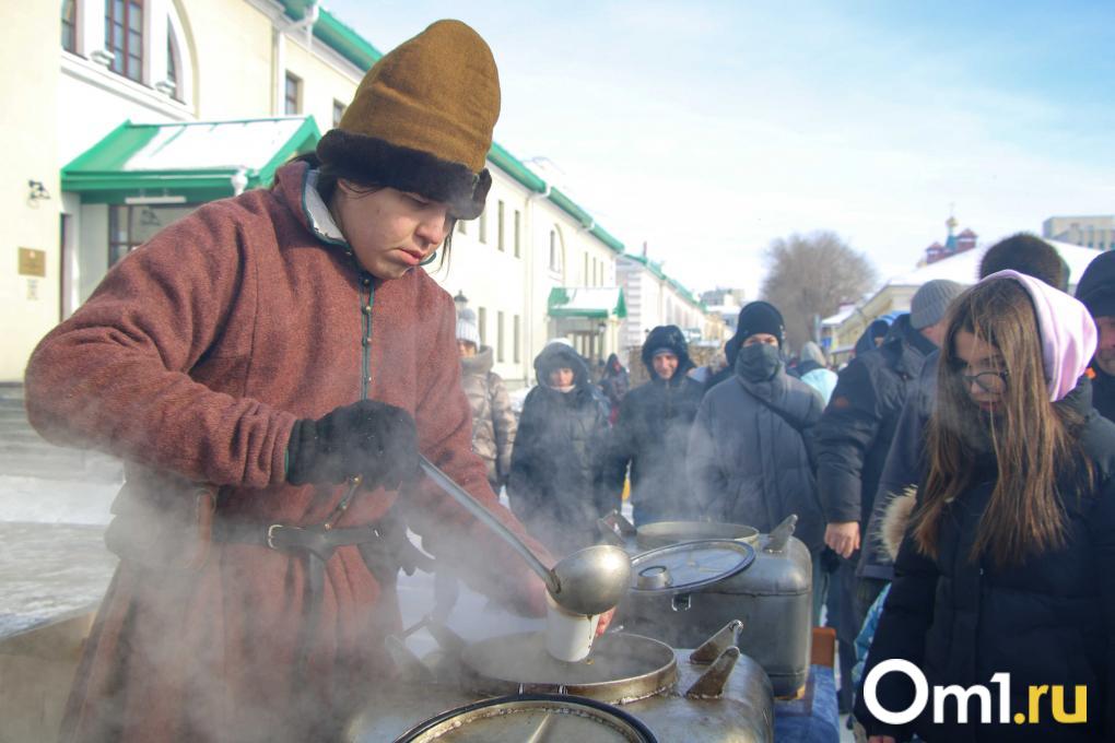 Сожжение гиганта, чайные и блинные рекорды: как омичи погуляли на Масленице в городе