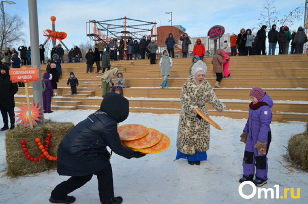 Сожжение гиганта, чайные и блинные рекорды: как омичи погуляли на Масленице в городе